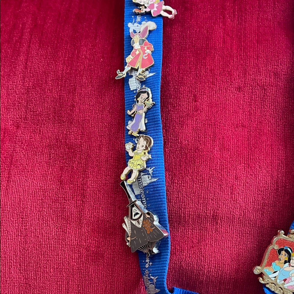 Blue Kids Toy Lanyard with Character Pins - Picture 3 of 7